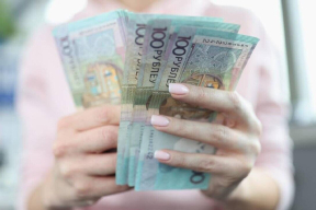«Я тоже получаю 2500. Но это в сумме за три месяца»