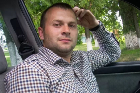 Конвейер репрессий. На границе задержали известного фотографа. Каменщика из Жодино осудили «по делу Гаюна». Аннулирован паспорт Беляцкого