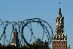 «На пятый год победоносной войны Зеленский решает, как Путин будет праздновать свою собственную победу»