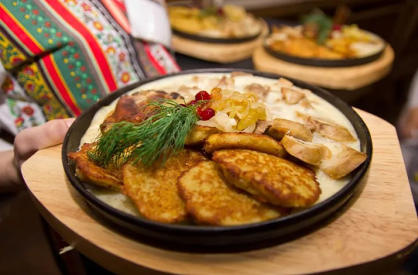 Пир во время санкций: люди в Беларуси стали больше тратить на кафе и рестораны