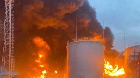 Война, 16 марта. В Краснодарском крае горит нефтебаза. Киев под ударом: в центре возле Монумента Независимости упал дрон «Ланцет» с элементами ИИ