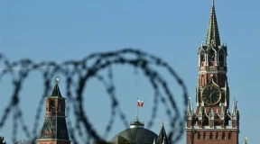 «На пятый год победоносной войны Зеленский решает, как Путин будет праздновать свою собственную победу»