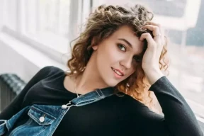 Конвейер-репрессий. Осудили за политику фотографку, которая недавно стала мамой. Завели уголовное дело на беларуску, которая перевела 30 рублей политзаключенному в колонию